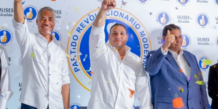 Gilberto Serulle Hijo presenta candidatura a Diputado