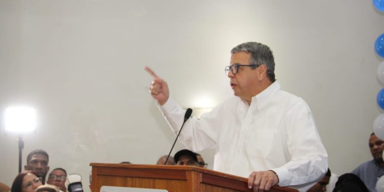 Dr. Lora Perelló ratifica apoyo a la candidatura de Ulises Rodríguez como alcalde por Santiago.