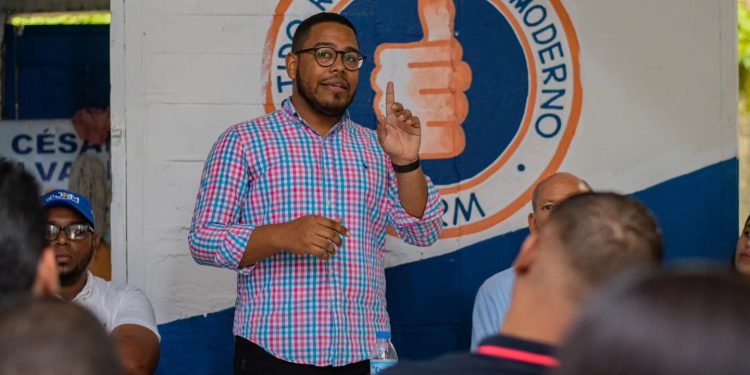 Moisés Vega y jóvenes revolucionarios modernos de Villa González unidos en recorrido provincial para la presidencia JRM Santiago.