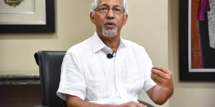 Ángel Hernández Ministro de Educación: "La alfabetización de adultos será focalizada y permanente"