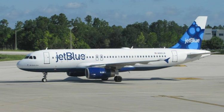 JAC dice JetBlue ha violentado acuerdos asumidos ante denuncias de retrasos; sostendrá reunión con la aerolínea