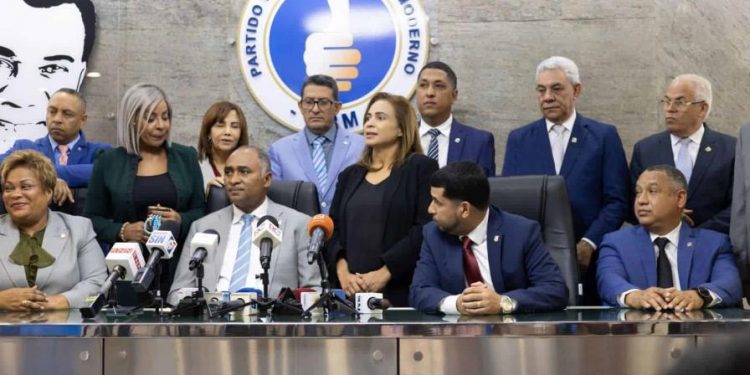 Diputados del PRM defienden juicio político a miembros de Cámara de Cuentas