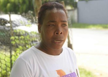 Policías llegaron disparando al barrio donde adolescente fue herido en Boca Chica, según comunitarios