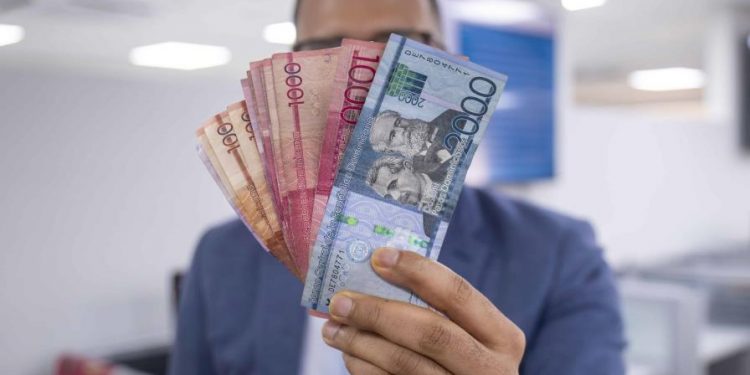 El índice del salario real aumentó 8.2 % a junio, mientras bajaron las cifras de empleos formales