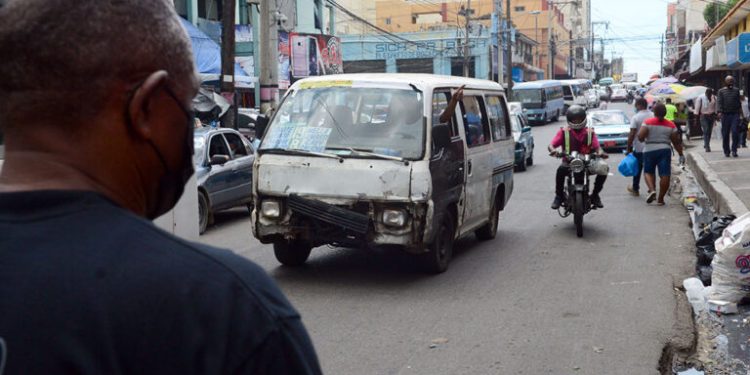Propietarios de vehículos chatarra serían los primeros beneficiados con la inspección vehicular, afirma el Intrant