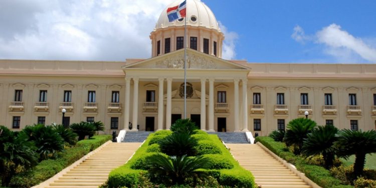 residente Abinader emite decreto 366-23 donde dispone la creación de Base Aérea en la provincia Barahona