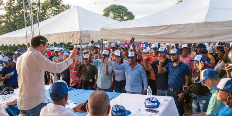 Ex dirigentes del PLD se integran a la Unidad Externa con Luis en Mata Palacio, Hato Mayor