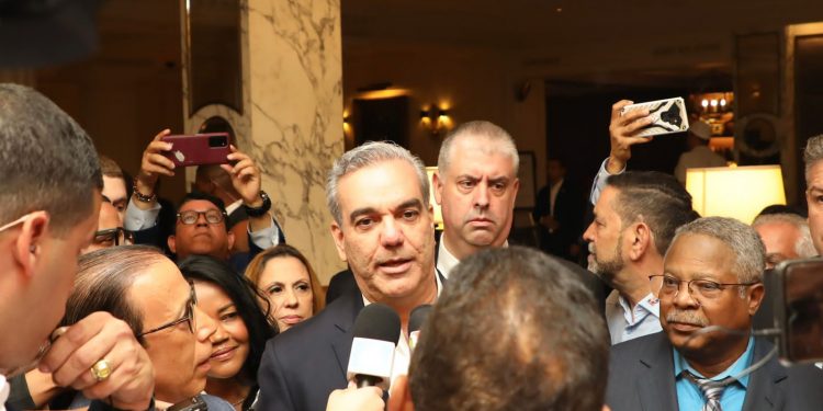 Presidente Abinader agradece a la comunidad dominicana por su apoyo al país