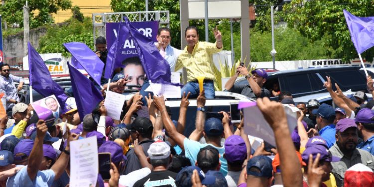 Abel Martínez realiza marcha por la región del Cibao