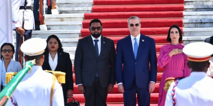 Presidente Abinader recibe a su homólogo de Guyana con quien firmará acuerdos esta tarde