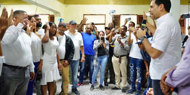 Unidad Externa con Luis juramenta exaspirante a Alcalde del PLD en Hato Mayor