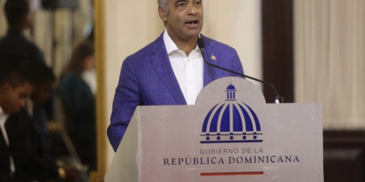 Ministro Joel Santos: "Si hay que mover cielo y tierra para ayudar a la gente lo haremos"