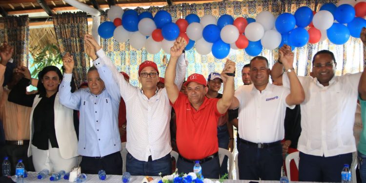 Orlando Rosado y dirigentes del PRSC respaldan candidatura a senador de Fredy Fernández en Hermanas Mirabal