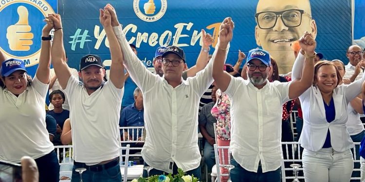 Más de 40 líderes y dirigentes de la corriente de Elido Pérez del PRM pasaron a respaldar la candidatura de Fredy Fernández en la provincia Hermanas Mirabal