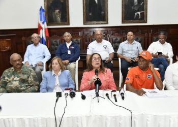Gobernadora Rosa Santos y la Defensa Civil activan entidades de Santiago ante el paso de la tormenta Franklin