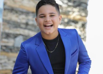 Robert guzmán del Teatro del Cibao a cantarle al presidente de la Rep. Dominicana