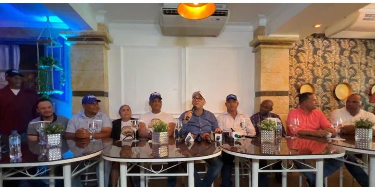 Fredy Fernández recibe respaldo de precandidatos de la Fuerza del Pueblo en Provincia Hermanas Mirabal