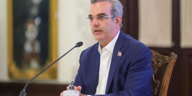 Abinader solicita informe de daños para atender afectados por la tormenta Franklin