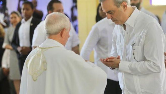 Presidente Abinader participa de eucaristía en memoria fallecidos por explosión en San Cristóbal