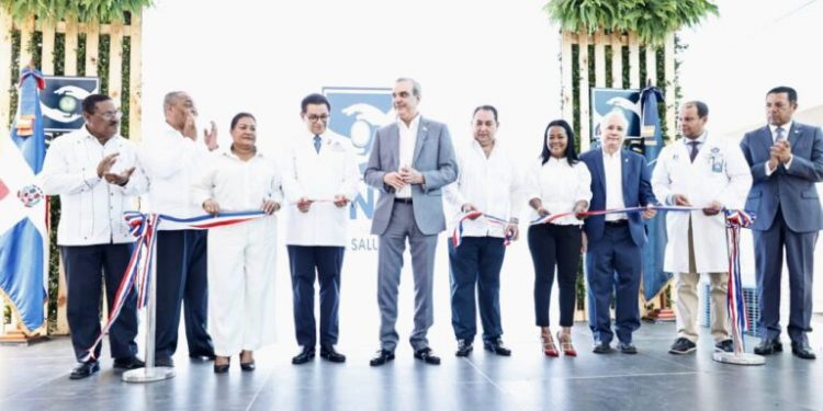 Gobierno inaugura remodelación hospital Marcelino Vélez; inversión supera 765 millones