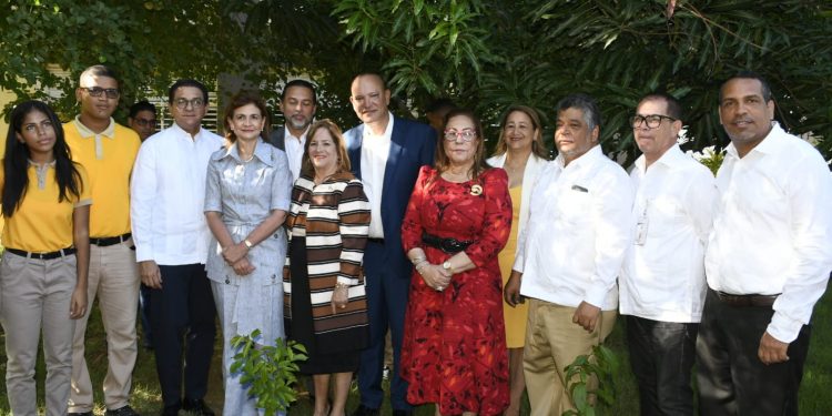 Vicepresidenta Raquel Peña encabeza acto inicio Año Escolar 2023-2024 en Santiago