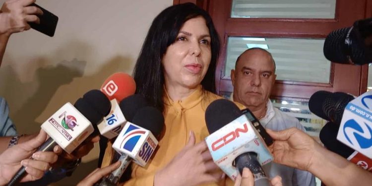 Diputada sometida por lavado de activos anuncia que se retira de la política