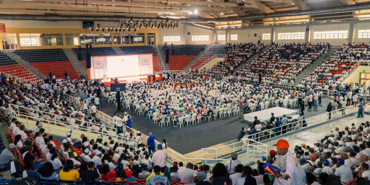 Líderes de las tres principales centrales sindicales se unen para pedirle al presidente Abinader 4 años mas