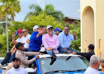Miles de personas acompañaron a Fredy Fernández en exitosa “Gran Caravana de la Victoria” en Tenares y Salcedo