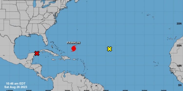 Franklin se convierte en huracán en aguas abiertas del Atlántico