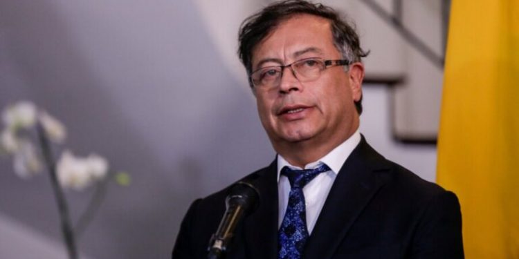 Petro deja claro que continuará su mandato