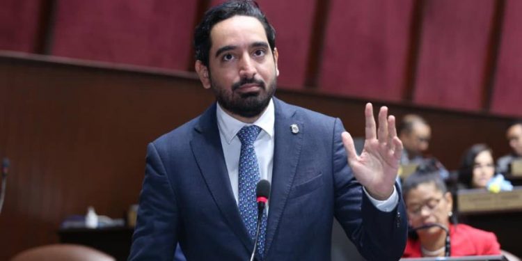 Diputados aprueban en segunda lectura proyecto que da 10 días de licencia por paternidad y lo envían al Senado