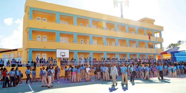 Minerd contratará contables para fiscalizar recursos descentralizados que entrega a las escuelas