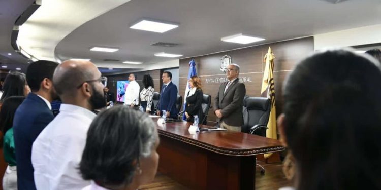 JCE convoca a partidos a una "cumbre" sobre precampaña y campaña