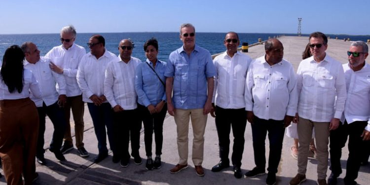 Abinader retoma puerto de Manzanillo y obras