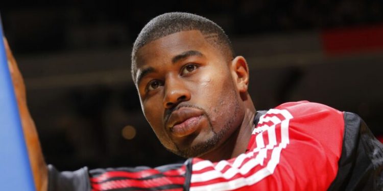 Diez años de prisión a exjugador de la NBA por estafa al seguro de salud