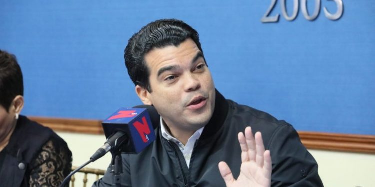 Wellington Arnaud solicita a Abinader aceptar la repostulación presidencial