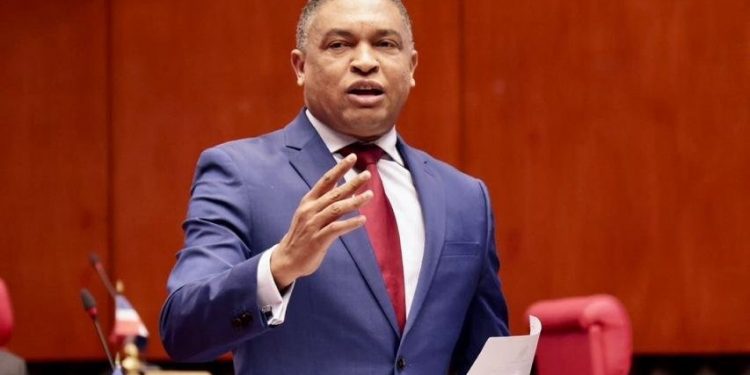 Iván Lorenzo confirma que va por la senaduría del Distrito Nacional