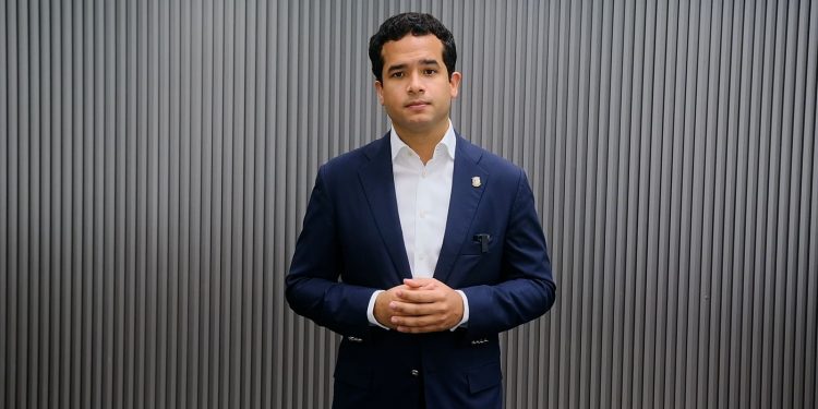 Omar Fernández asegura el Gobierno no está dando uso adecuado a los préstamos