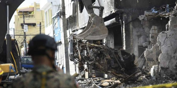 Aumentan a 32 los fallecidos por explosión en San Cristóbal