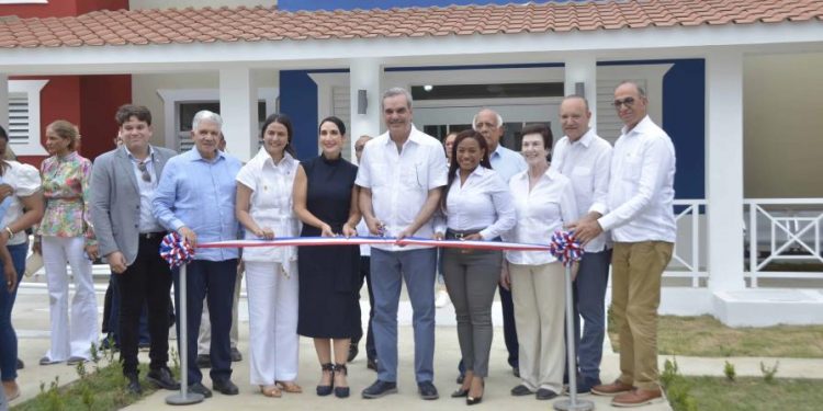 Presidente Abinader entregó 14 obras en Bonao, La Vega y Santiago durante el fin de semana