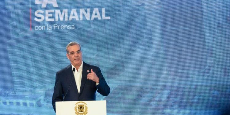 Abinader anuncia que Panamá y Guyana están interesados en comprar huevos y pollos a RD