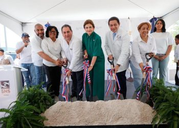Vicepresidenta Raquel Peña deja iniciada construcción unidades hemodiálisis y pie diabético en hospital de Neyba