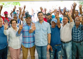 Roberto Ángel juramenta en la Unidad Externa a 83 dirigentes del PLD en Salcedo