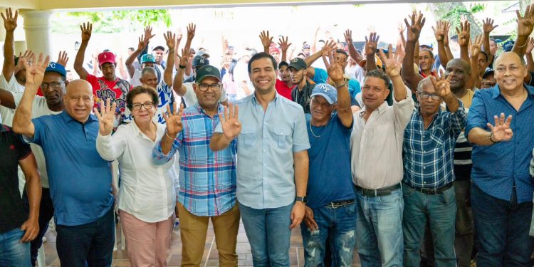 Roberto Ángel juramenta en la Unidad Externa a 83 dirigentes del PLD en Salcedo