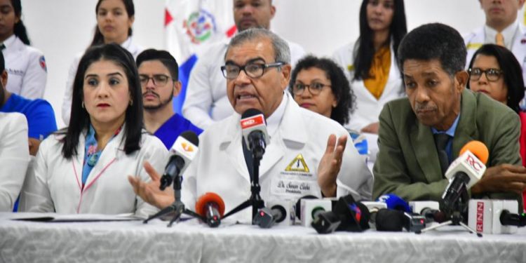 Colegio Médico deja sin efecto convocatoria a paro para hacerle frente a la situación del dengue