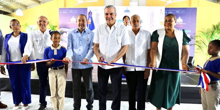 Presidente Abinader inaugura escuela básica en Sabana Perdida que beneficiará a 800 alumnos