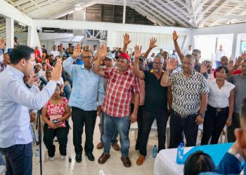 Roberto Ángel integra regidor del PLD y más de 40 presidentes comité de base a Unidad Externa en Montecristi
