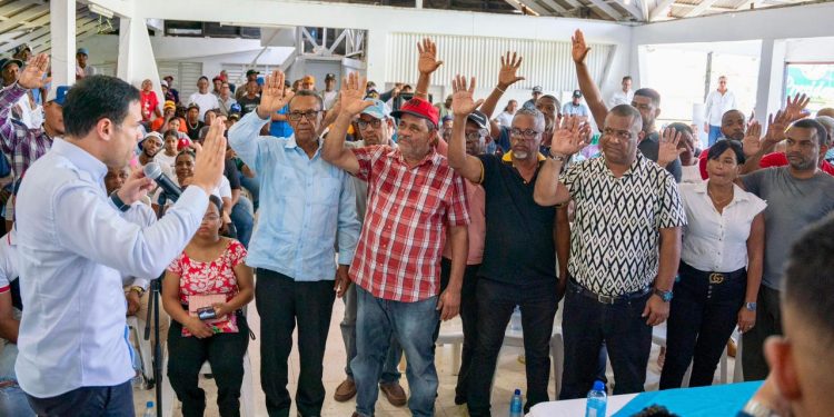 Roberto Ángel integra regidor del PLD y más de 40 presidentes comité de base a Unidad Externa en Montecristi