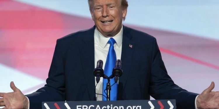 Trump enfrenta críticas luego de decir que prohibición de DeSantis al aborto es un “terrible error”