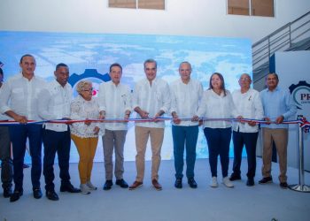 Presidente Abinader da primer palazo para construcción de muelle de cruceros en Barahona y aeropuerto en San Juan